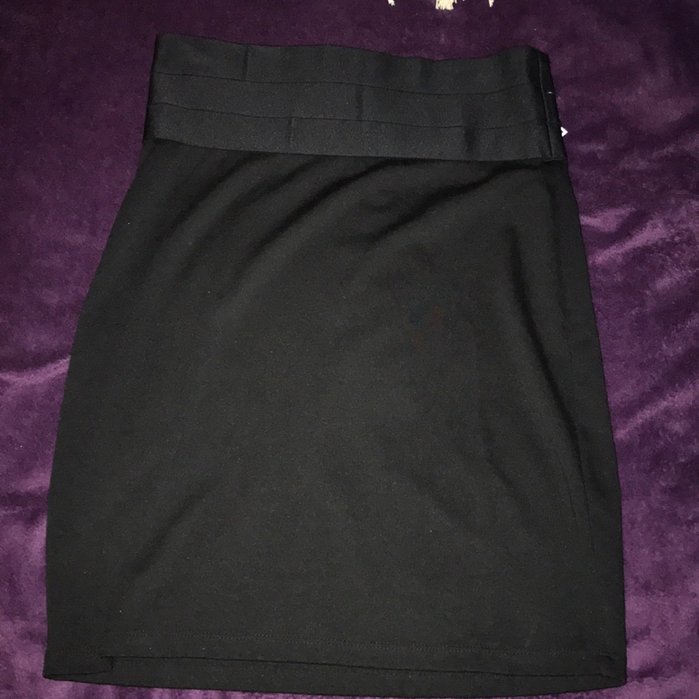 BLACK SKIRT